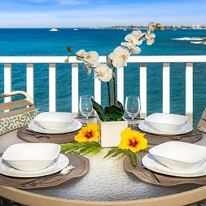 Ocean Echoes: Kona's Oceanfront Family Oasis Kailua-Kona